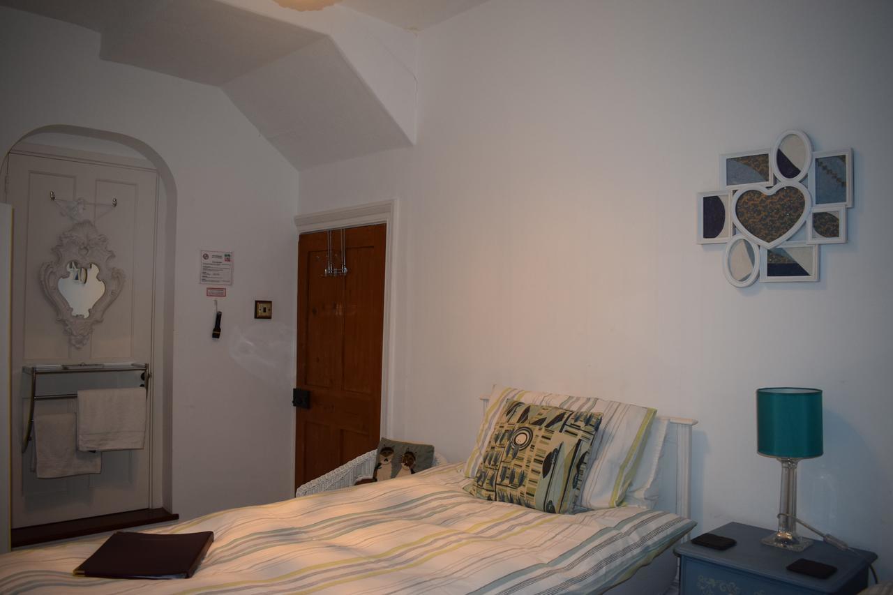Heatherbank B&B Sandhurst  Exterior photo